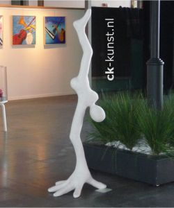 ONT-STAAN Beeld ont-staan van kunststof
