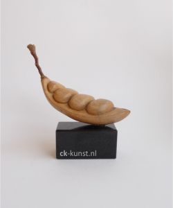 ZWARTE BOON Beeldje zwarte boon van speksteen